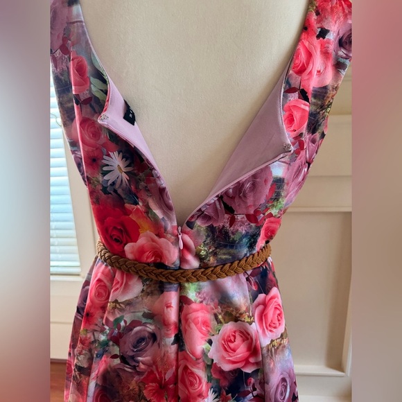 Metaphor Fit & Flare Scuba Dress Rose
Floral Design Sleeveless Size 12 - Picture 3 of 9